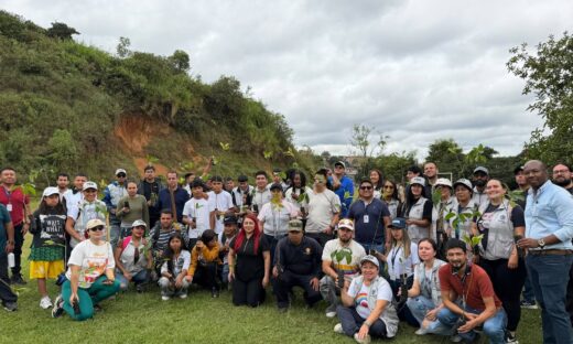 Realizan jornada de reforestación con la comunidad de Los Andes en la comuna Cinco de Popayán